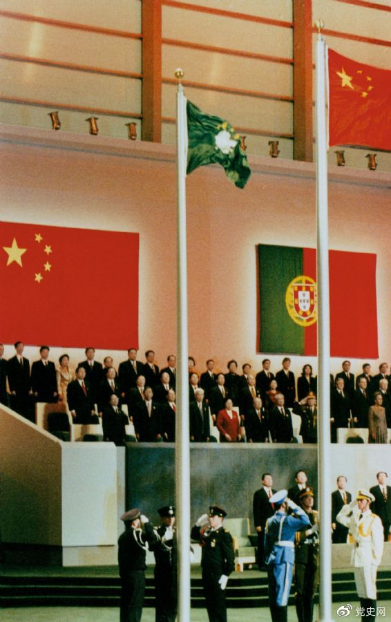 1999年12月20日，中國(guó)政府恢復(fù)行使對(duì)澳門(mén)的主權(quán)。